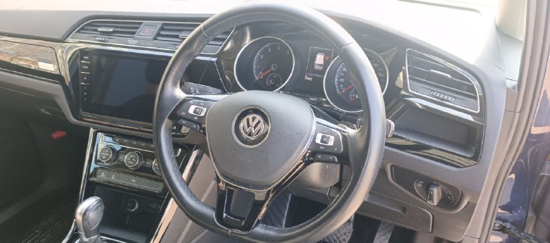 Volkswagen Touran 2018 — фото авто под заказ