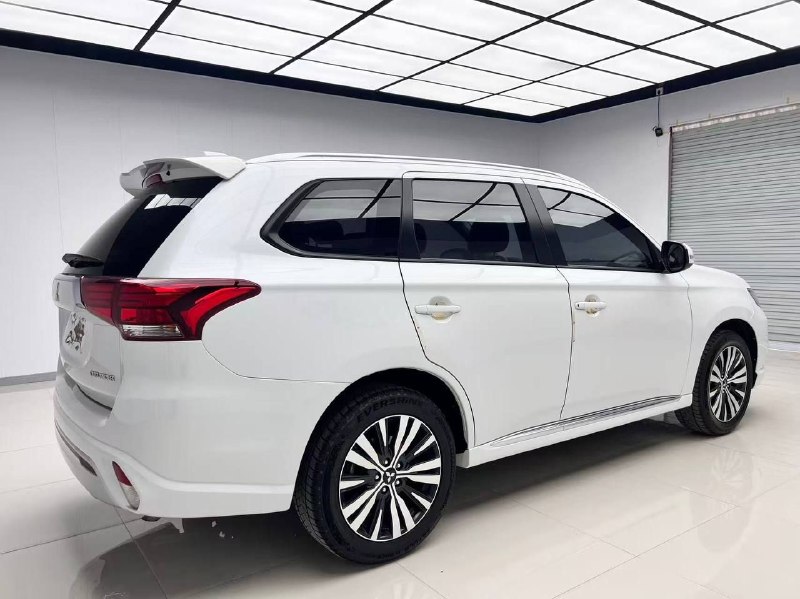 Mitsubishi Outlander 2022 — фото авто под заказ