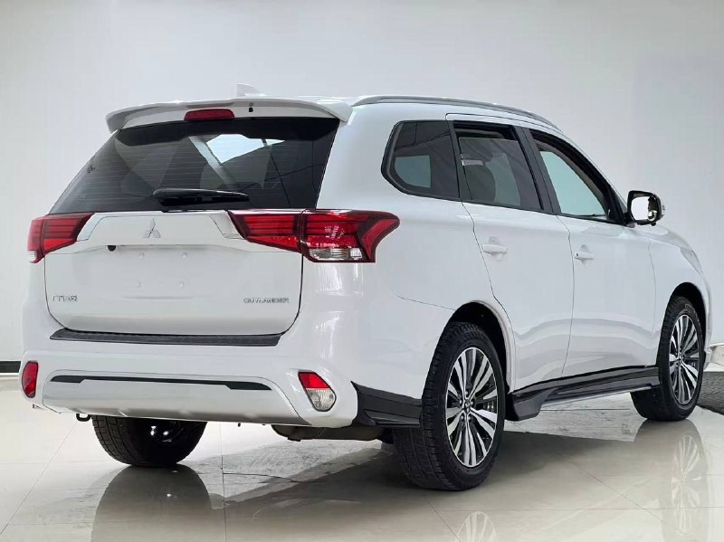 Mitsubishi Outlander 2022 — фото авто под заказ